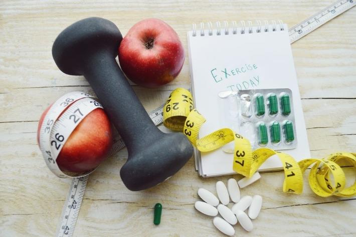 אילוסטרציה: תזונה נכונה, ספורט ותרופות לטיפול בהשמנה