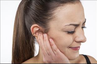 דלקת אוזן תיכונה כרונית: הסוגים, ההשלכות וטיפולים שעשויים לעזור